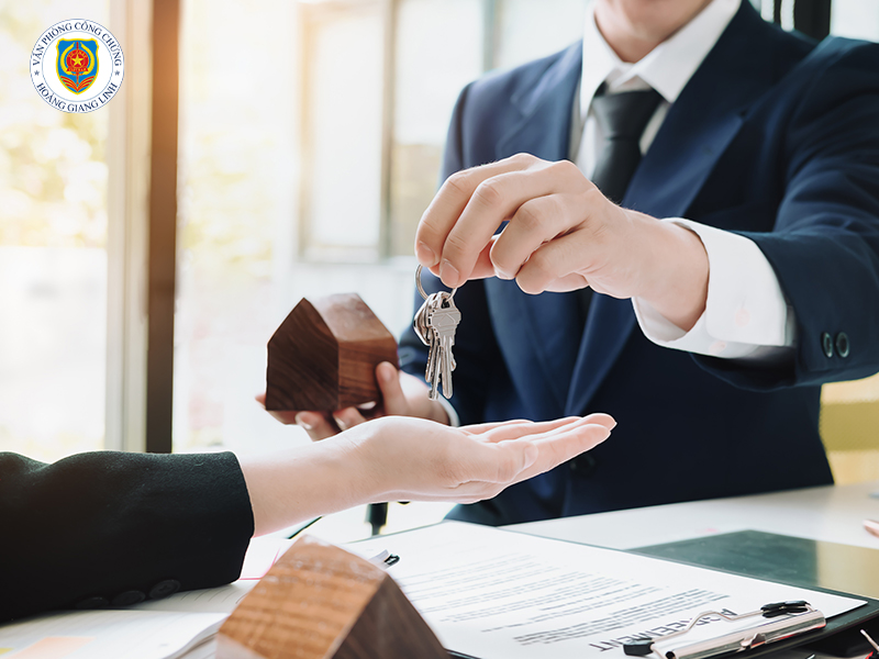 Công chứng mua bán nhà đất là gì? Có bắt buộc không?